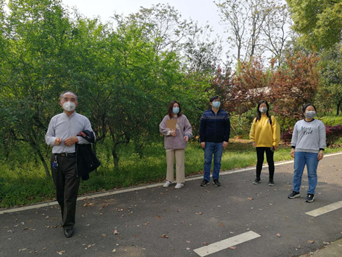 園藝中心負責人一行對開園復工進行現場協調_副本.jpg