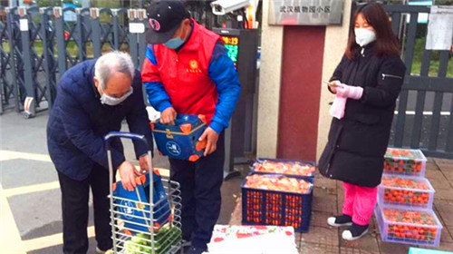 汪漢園：植物園小區分發團購物資.jpg